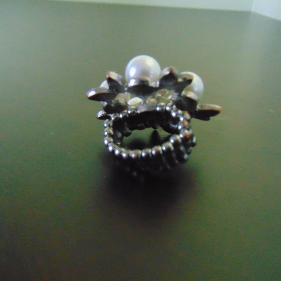 Costume jewelry- flower ring - Picture 4 of 11